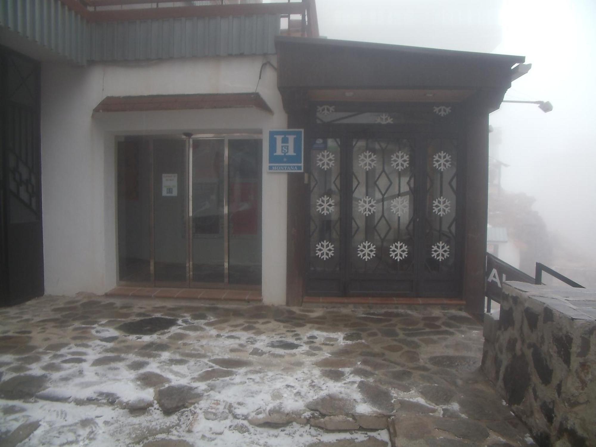 Hostal Yeti Sierra Nevada Exterior photo
